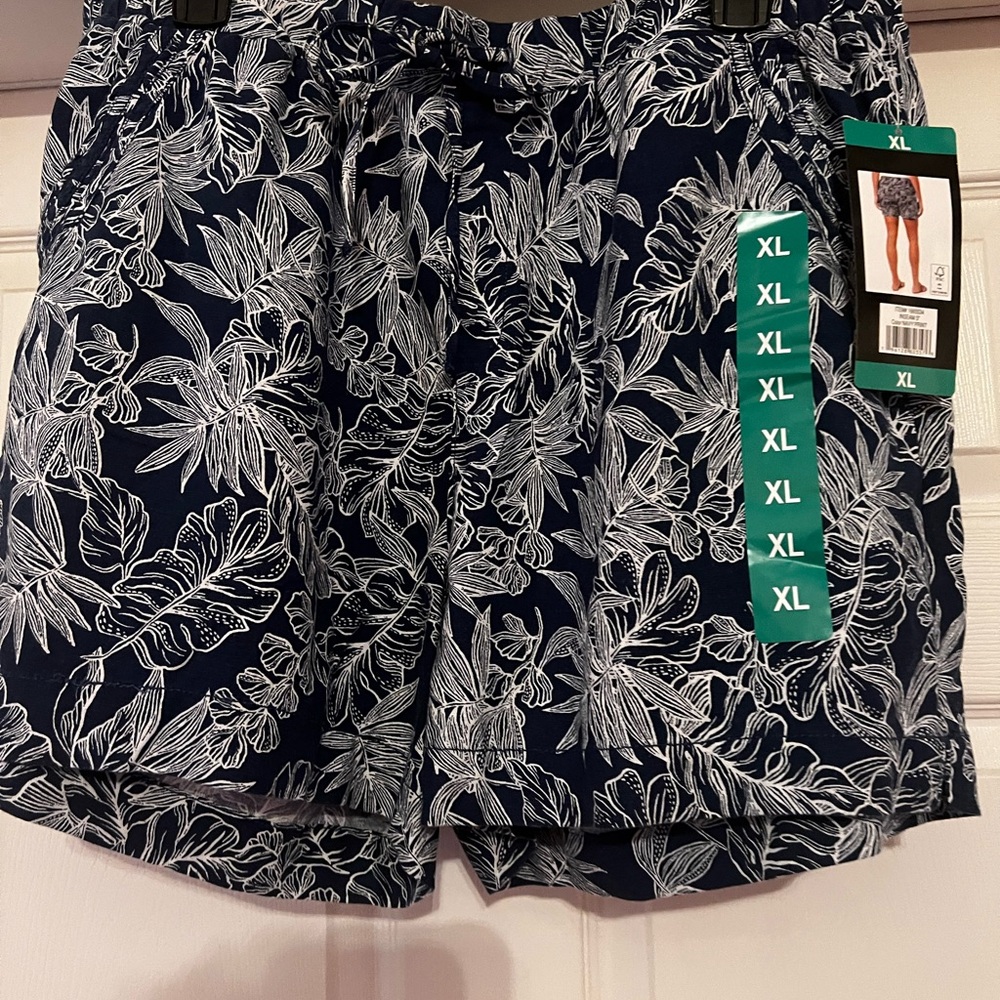 Navy Floral Women's Shorts with Front and Back Pockets